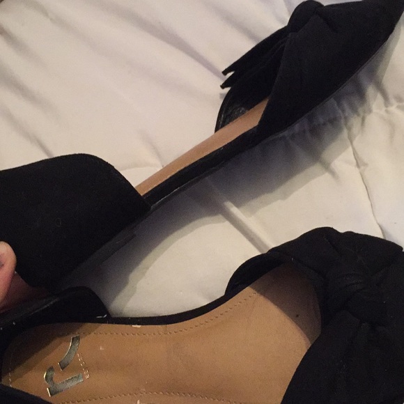 Black Bow Flats. Size 7 - Picture 4 of 4